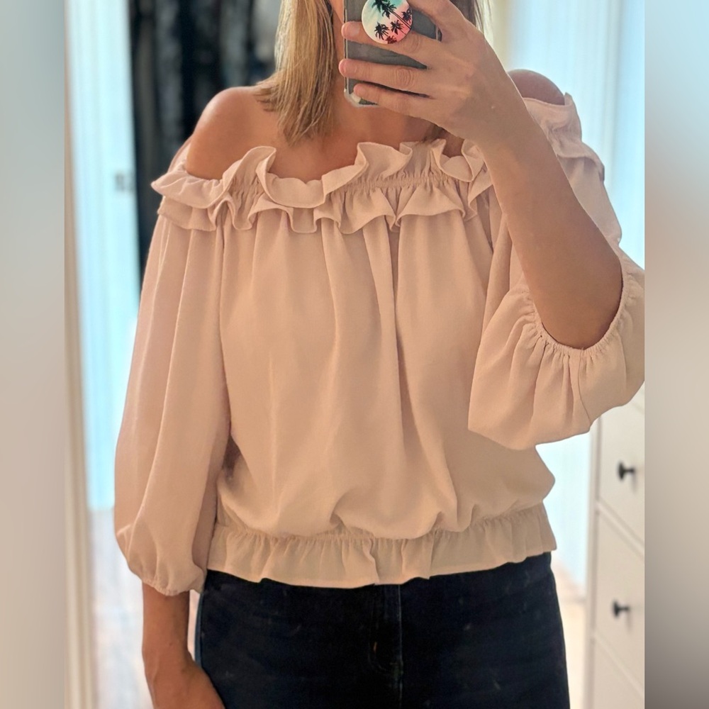 Tyche Off-Shoulder Ruffle Top in Light Pink